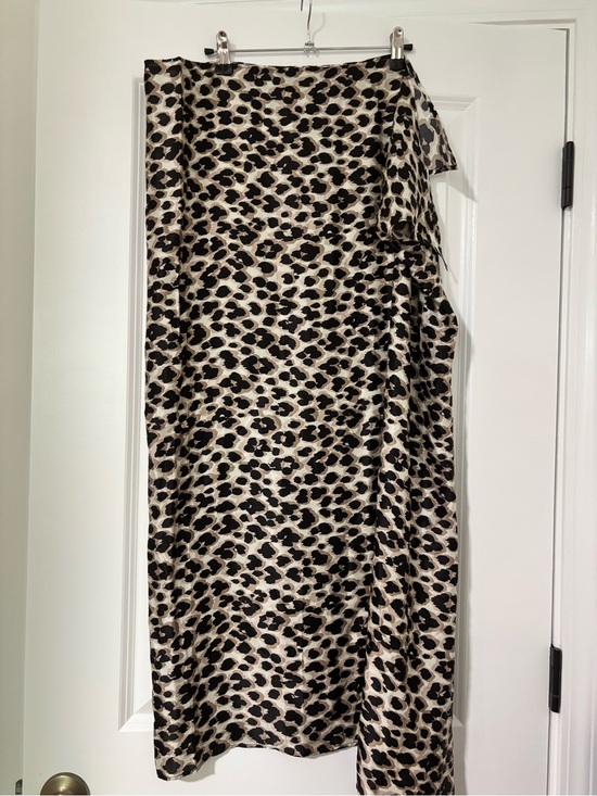 Anatomie Dresses & Skirts - Anatomie Leopard Print Midi Skirt - Cream & Black